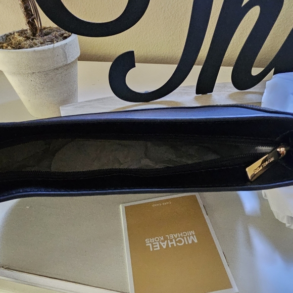 MICHAEL KORS Small LEIDA Pouchette - NWT - Picture 6 of 6